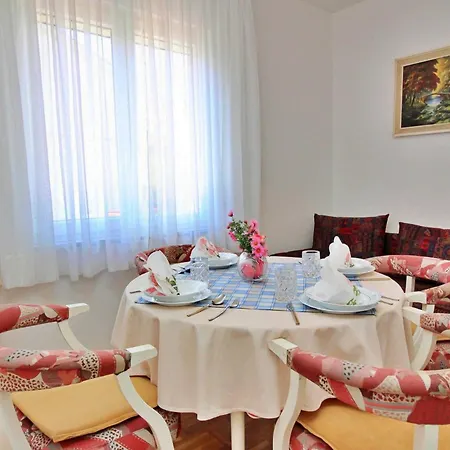 Apartments Dragica Guest house