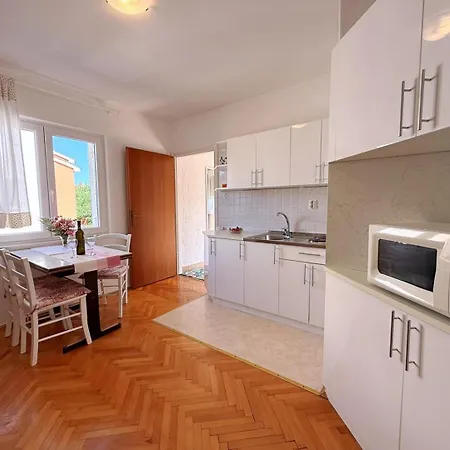 Apartments Dragica Gasthof 2*